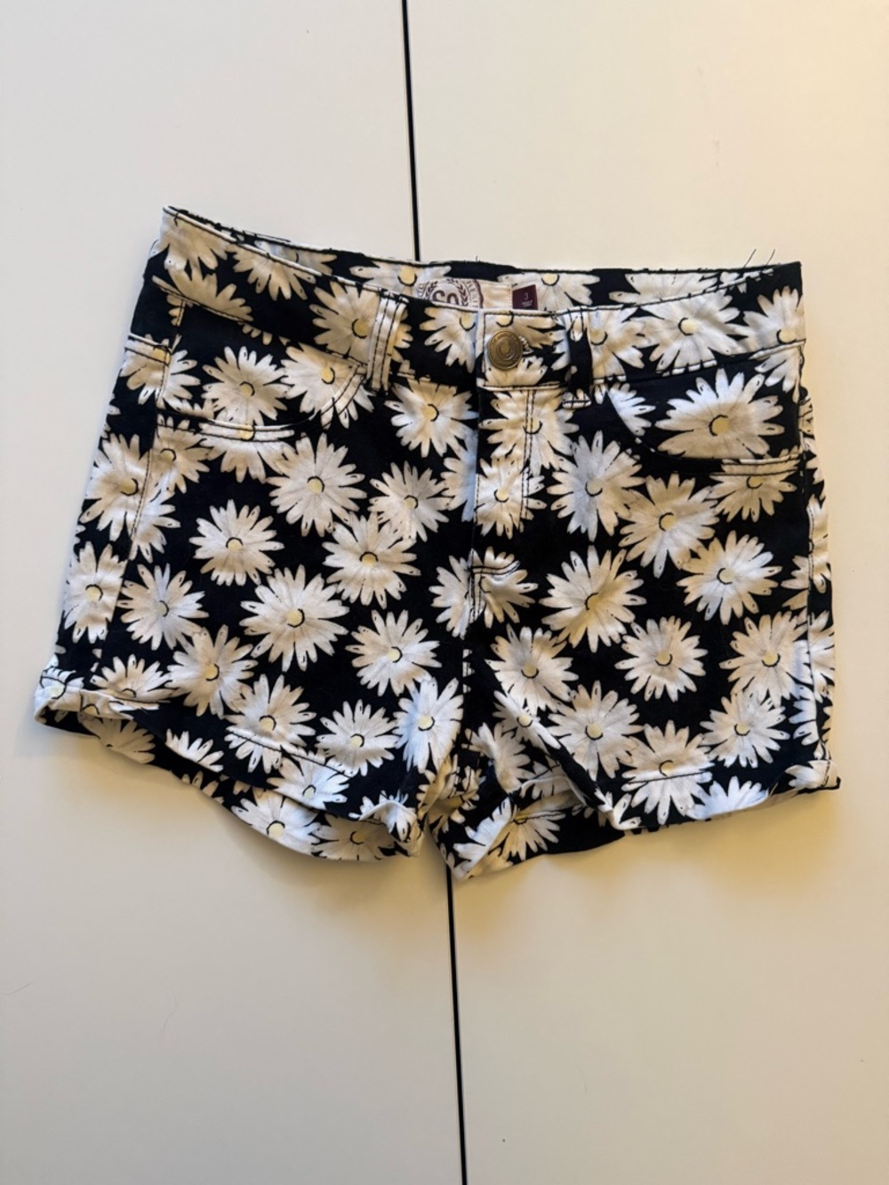 SO Black Daisy Print Women's Shorts